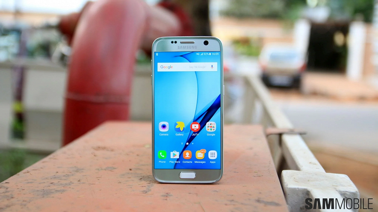 Почти пятилетние Samsung Galaxy S7 получили неожиданное обновление